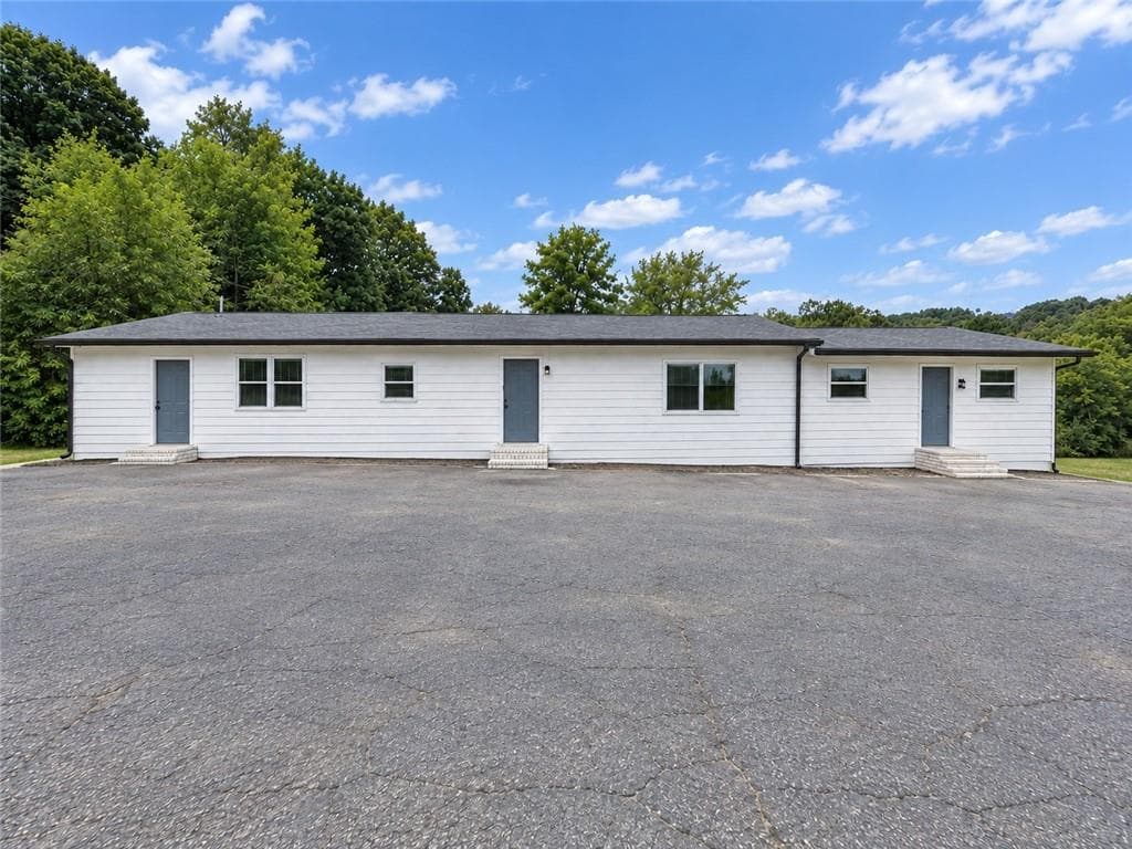3 bedroom, 1 bathroom, 1,100 sq ft triplex for rent at 801 Peeples Valley Road A, Cartersville, GA 30121 for $1,650 a month