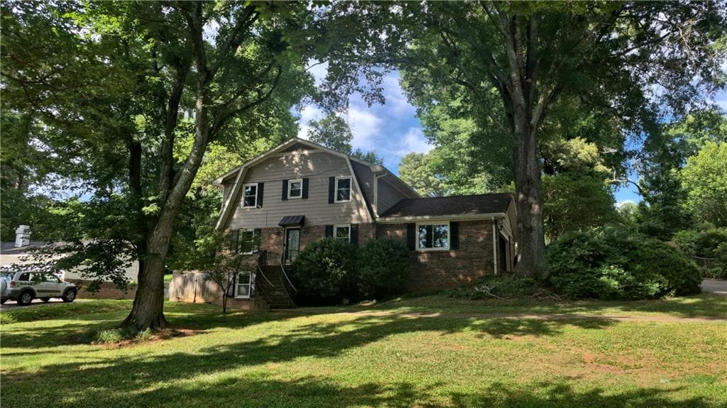 5 bedroom, 3 bathroom, 3,154 sq ft single family residence for sale at 538 Cole Drive, Lilburn, GA 30047