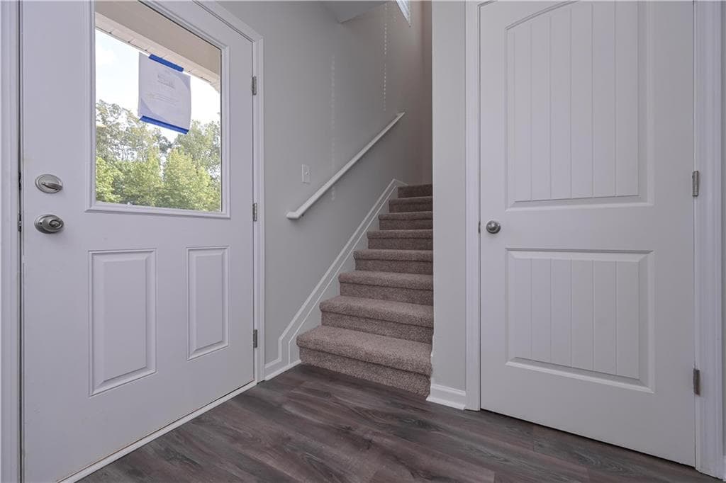 4 bedroom, 3 bathroom, 2,000 sq ft single family residence for sale at 483 Charleston Place, Villa Rica, GA 30180 — photo 2