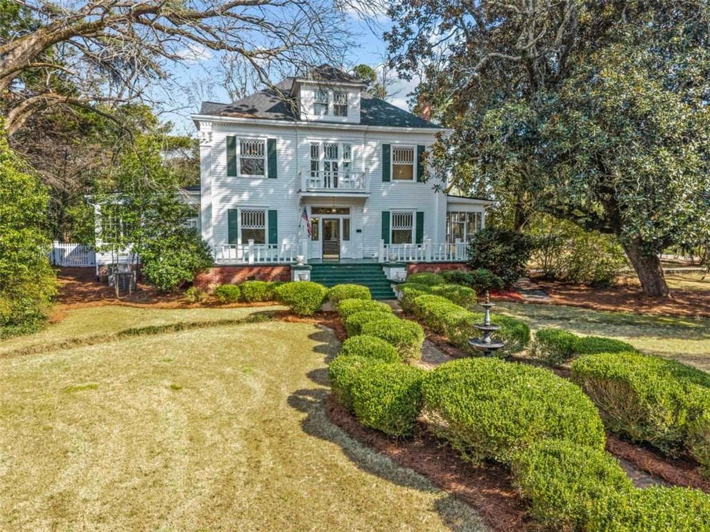 5 bedroom, 3 bathroom, 4,642 sq ft single family residence for sale at 301 N East Street, Greensboro, GA 30642 — photo 2
