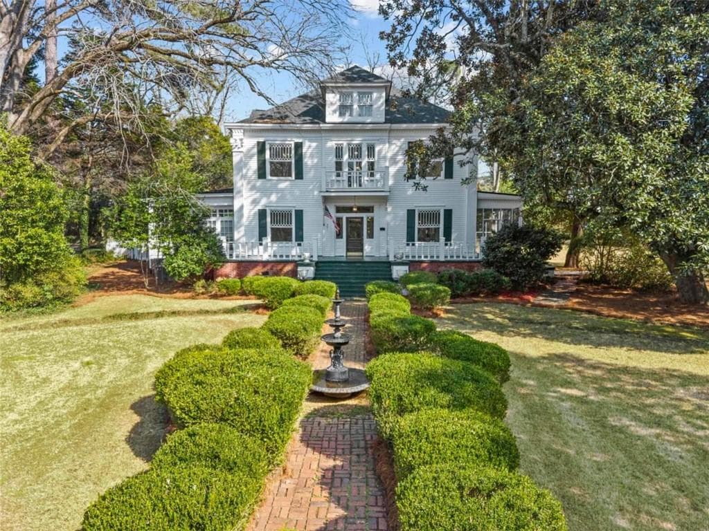 5 bedroom, 3 bathroom, 4,642 sq ft single family residence for sale at 301 N East Street, Greensboro, GA 30642 — photo 3