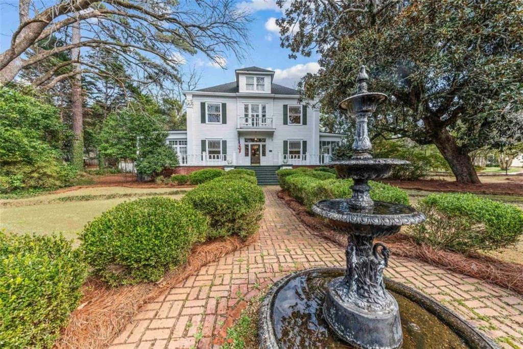 5 bedroom, 3 bathroom, 4,642 sq ft single family residence for sale at 301 N East Street, Greensboro, GA 30642 — photo 4