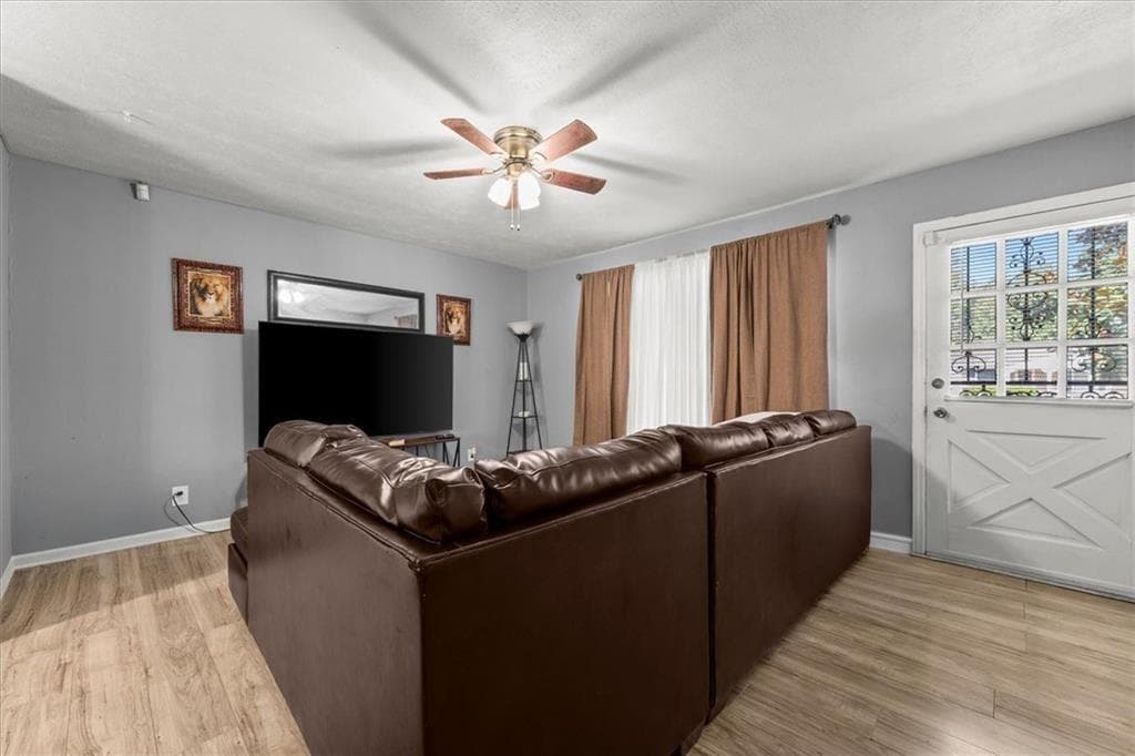 3 bedroom, 2 bathroom, 1,025 sq ft single family residence for sale at 4274 W Oak Drive, Macon, GA 31210 — photo 4