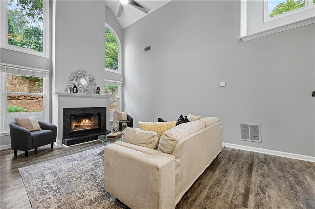4 bedroom, 4 bathroom, 2,141 sq ft single family residence for sale at 956 Oak Street, Atlanta, GA 30310 — photo 3