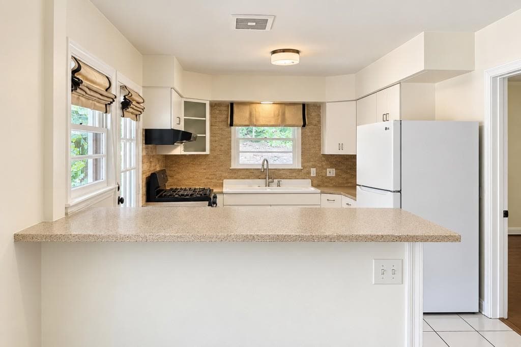 3 bedroom, 2 bathroom, 1,301 sq ft single family residence for rent at 996 Lindbergh Drive, Atlanta, GA 30324 for $2,800 a month — photo 2