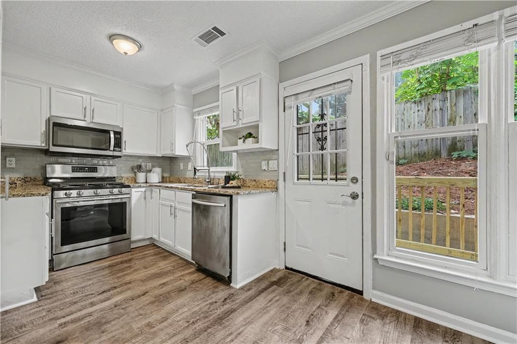 4 bedroom, 4 bathroom, 2,141 sq ft single family residence for sale at 956 Oak Street, Atlanta, GA 30310 — photo 7