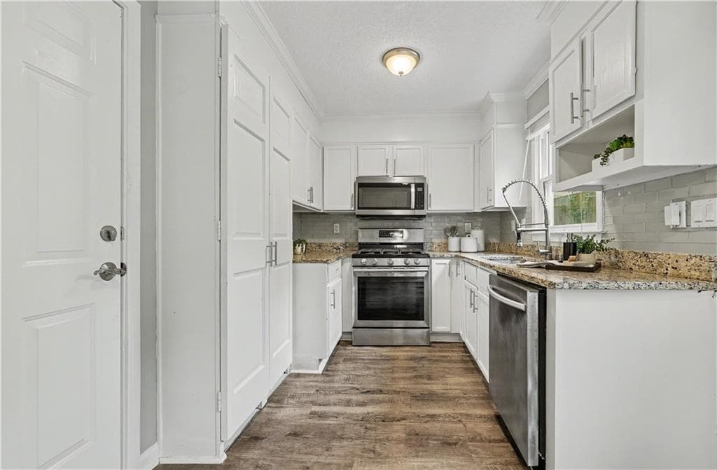4 bedroom, 4 bathroom, 2,141 sq ft single family residence for sale at 956 Oak Street, Atlanta, GA 30310 — photo 9