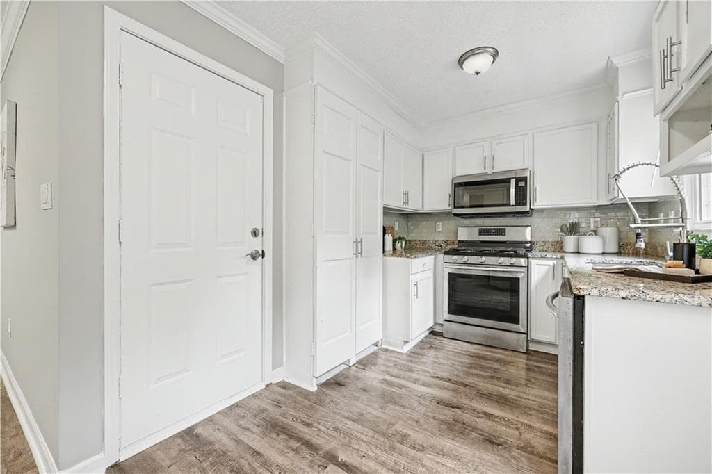 4 bedroom, 4 bathroom, 2,141 sq ft single family residence for sale at 956 Oak Street, Atlanta, GA 30310 — photo 10