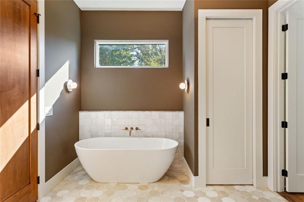 7 bedroom, 7 bathroom, 5,000 sq ft single family residence for sale at 1463 Collier Drive, Smyrna, GA 30080 — photo 6