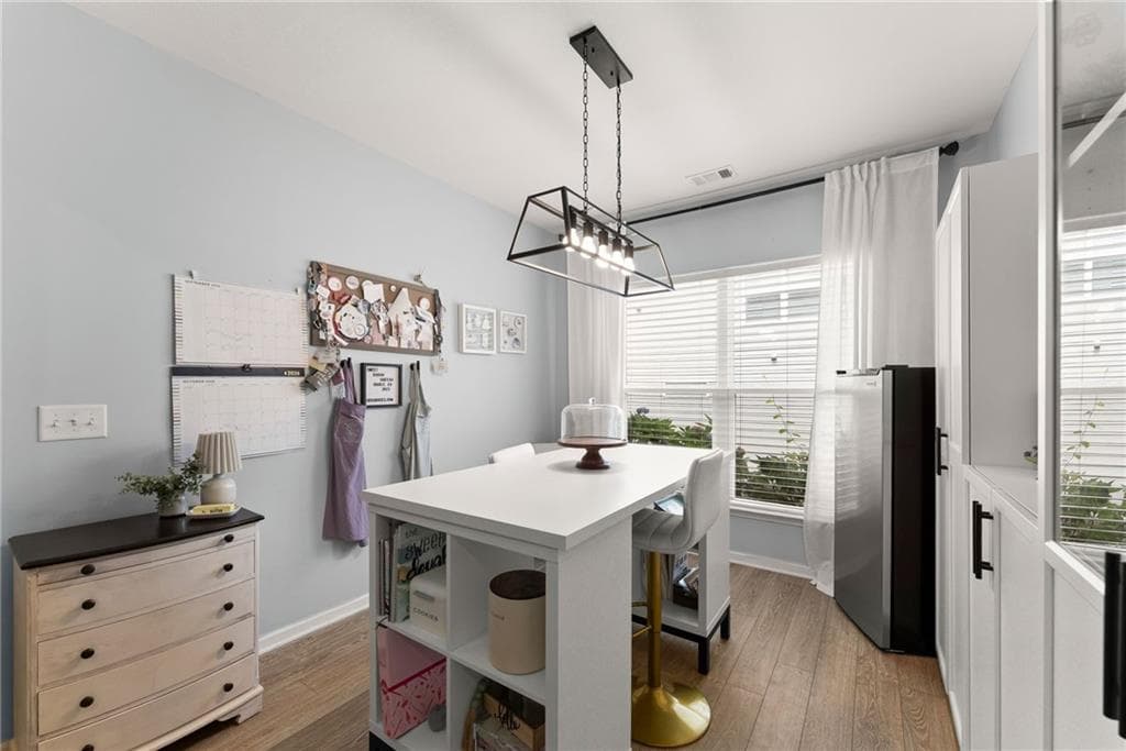 3 bedroom, 3 bathroom, 2,402 sq ft single family residence for sale at 7435 Ashford Manor Way, Cumming, GA 30040 — photo 8