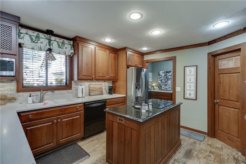 7 bedroom, 4 bathroom, 6,198 sq ft single family residence for sale at 7565 Shadburn Ferry Road, Cumming, GA 30041 — photo 9