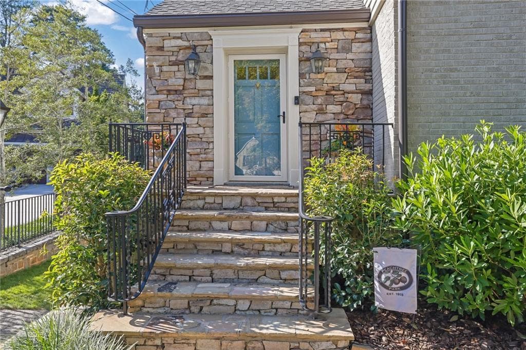 3 bedroom, 2 bathroom, 2,527 sq ft single family residence under contract at 656 Darlington Road, Atlanta, GA 30305 — photo 4