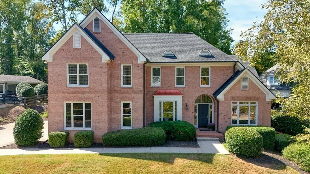 4 bedroom, 5 bathroom, 4,196 sq ft single family residence for sale at 14170 Old Course Drive, Roswell, GA 30075 — photo 2
