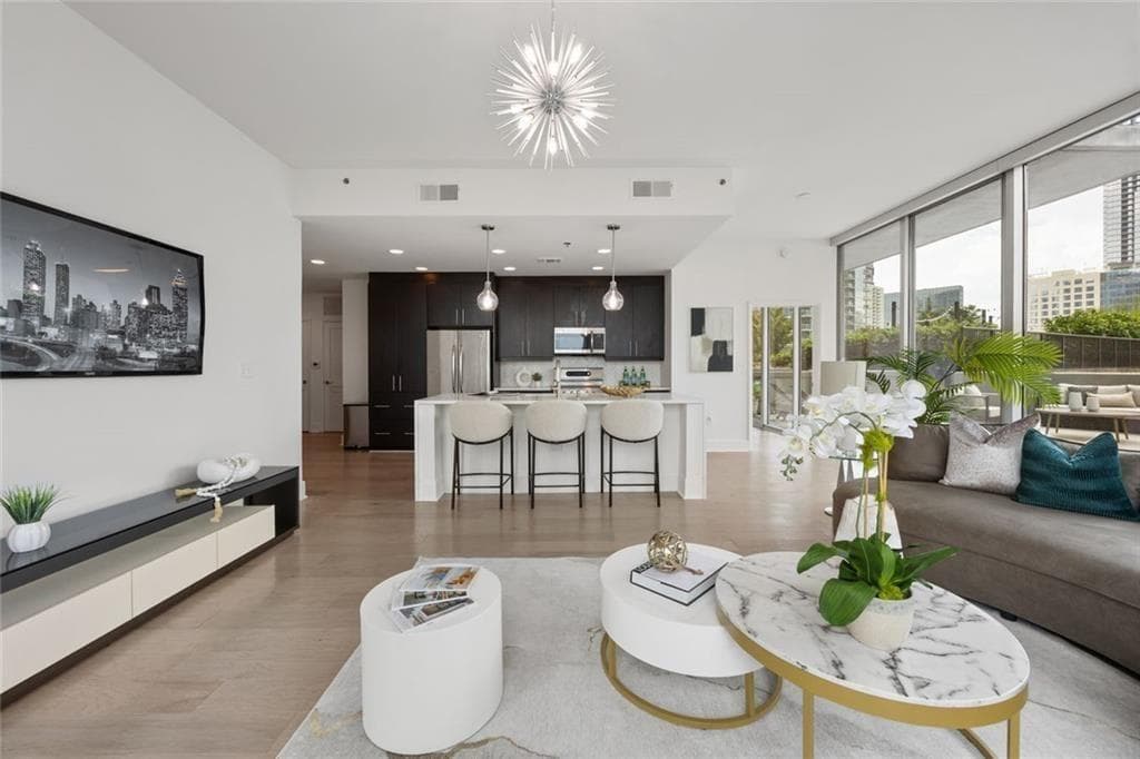 2 bedroom, 2 bathroom, 1,386 sq ft condominium for sale at 1080 Peachtree Street 802, Atlanta, GA 30309 — photo 3