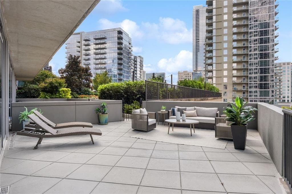 2 bedroom, 2 bathroom, 1,386 sq ft condominium for sale at 1080 Peachtree Street 802, Atlanta, GA 30309 — photo 4