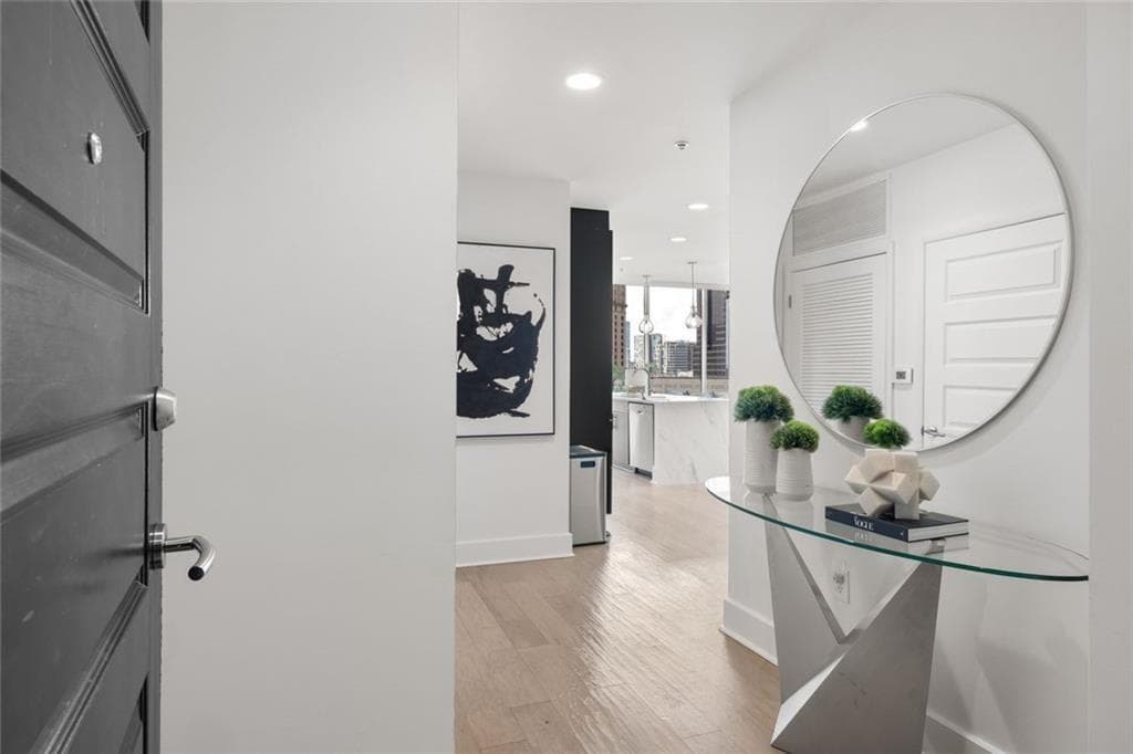 2 bedroom, 2 bathroom, 1,386 sq ft condominium for sale at 1080 Peachtree Street 802, Atlanta, GA 30309 — photo 7