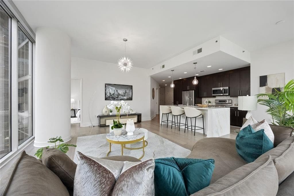2 bedroom, 2 bathroom, 1,386 sq ft condominium for sale at 1080 Peachtree Street 802, Atlanta, GA 30309 — photo 9