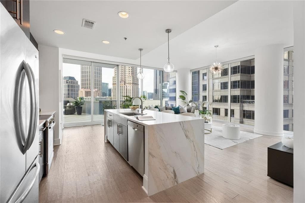 2 bedroom, 2 bathroom, 1,386 sq ft condominium for sale at 1080 Peachtree Street 802, Atlanta, GA 30309 — photo 10