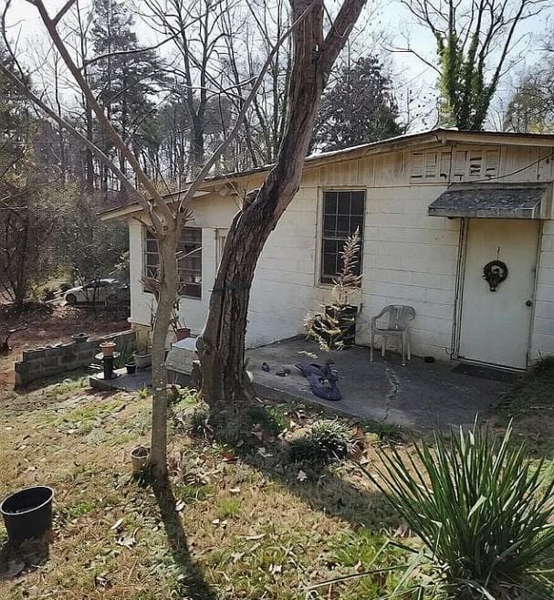 2 bedroom, 1 bathroom, 964 sq ft single family residence for sale at 4055 Merritt Drive, Cumming, GA 30041