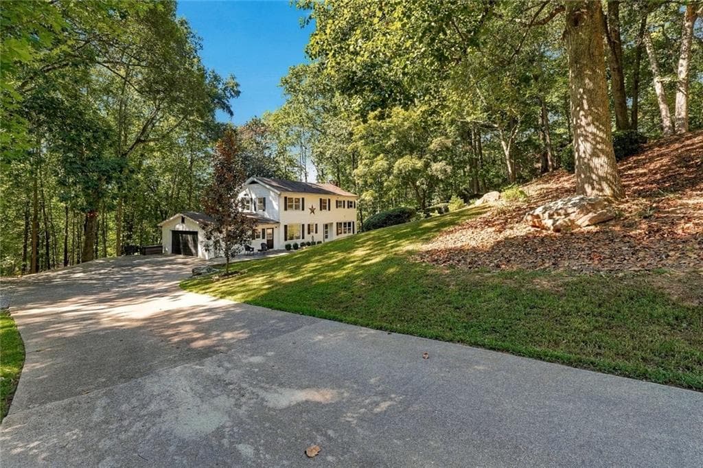 4 bedroom, 3 bathroom, 2,364 sq ft single family residence for sale at 731 Longview Drive, Canton, GA 30114 — photo 3
