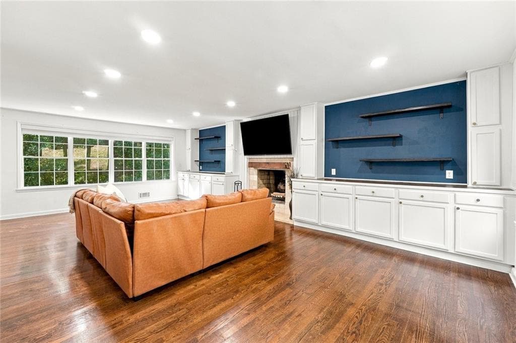 4 bedroom, 3 bathroom, 2,364 sq ft single family residence for sale at 731 Longview Drive, Canton, GA 30114 — photo 5