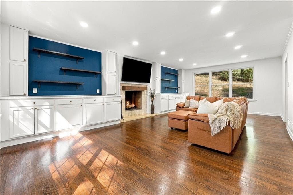 4 bedroom, 3 bathroom, 2,364 sq ft single family residence for sale at 731 Longview Drive, Canton, GA 30114 — photo 6