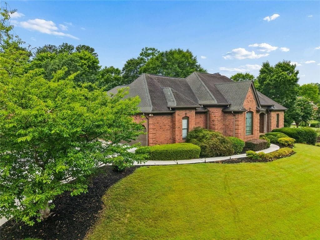 4 bedroom, 4 bathroom, 4,017 sq ft single family residence for sale at 315 Savannah Place, Loganville, GA 30052 — photo 3