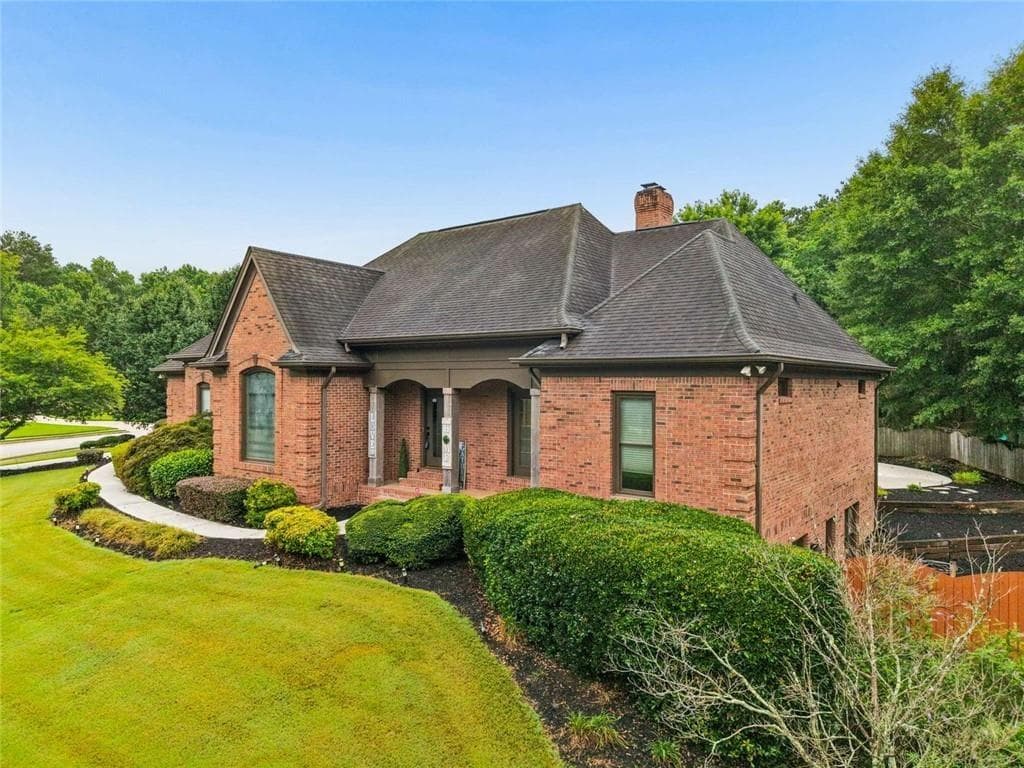 4 bedroom, 4 bathroom, 4,017 sq ft single family residence for sale at 315 Savannah Place, Loganville, GA 30052 — photo 4