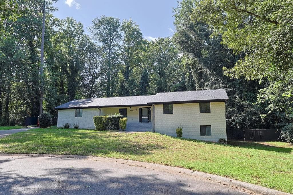 3 bedroom, 2 bathroom, 3,988 sq ft single family residence for sale at 949 Marion Court, Lithia Springs, GA 30122 — photo 8