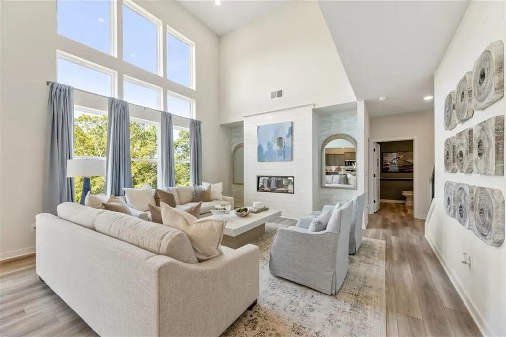 5 bedroom, 4 bathroom, 3,072 sq ft single family residence for sale at 8590 Oak Hollow Way, Cumming, GA 30041 — photo 2