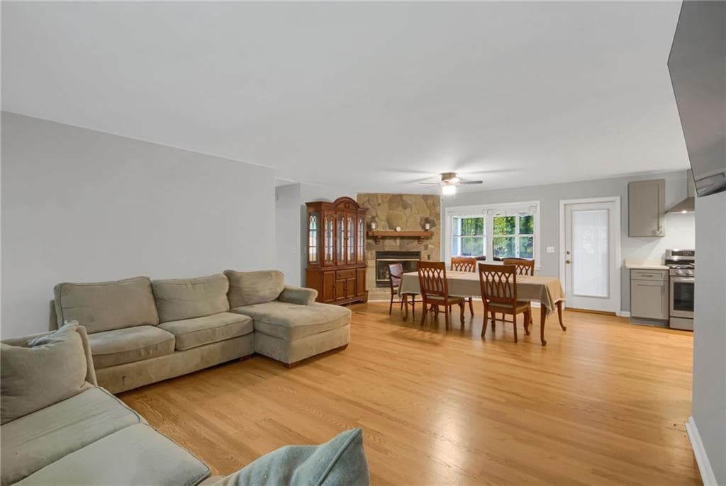 3 bedroom, 3 bathroom, 3,158 sq ft single family residence for sale at 68 Christine Drive, Marietta, GA 30066 — photo 4