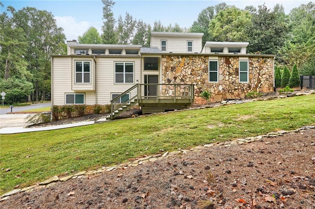 4 bedroom, 3 bathroom, 2,812 sq ft single family residence for sale at 2470 Kingsley Drive, Marietta, GA 30062 — photo 1 of 37
