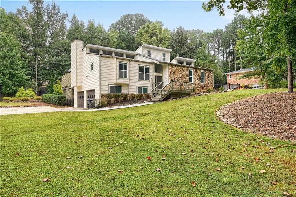 4 bedroom, 3 bathroom, 2,812 sq ft single family residence for sale at 2470 Kingsley Drive, Marietta, GA 30062 — photo 2