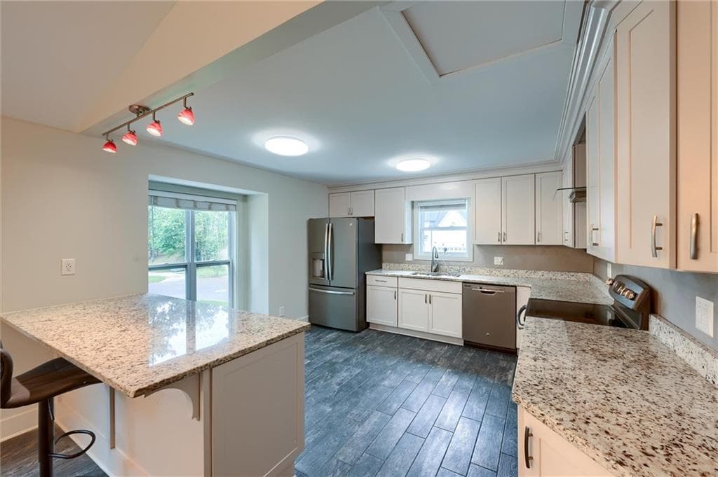 4 bedroom, 3 bathroom, 2,812 sq ft single family residence for sale at 2470 Kingsley Drive, Marietta, GA 30062 — photo 10