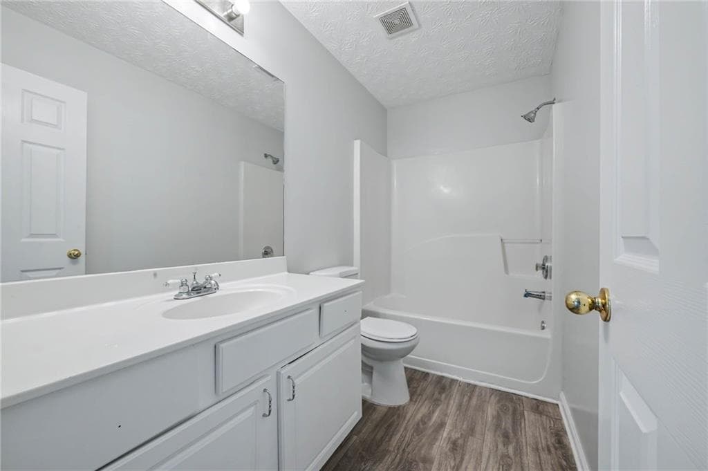 4 bedroom, 3 bathroom, 2,220 sq ft single family residence for rent at 290 Clairidge Lane, Lawrenceville, GA 30046 for $2,300 a month — photo 10