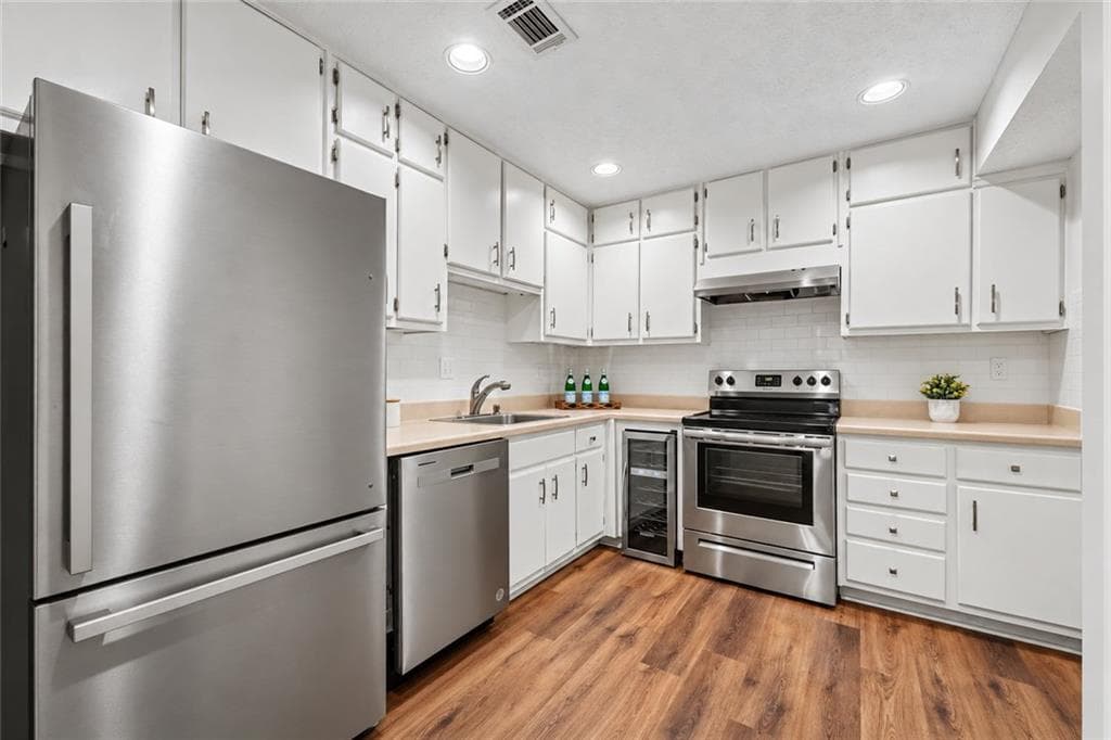 3 bedroom, 3 bathroom, 1,296 sq ft townhouse for sale at 218 Forkner Drive C, Decatur, GA 30030 — photo 3