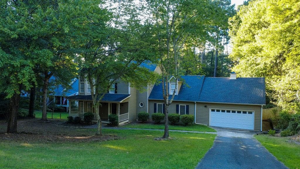 4 bedroom, 3 bathroom, 3,696 sq ft single family residence for sale at 125 Picketts Lake Drive, Acworth, GA 30101 — photo 3