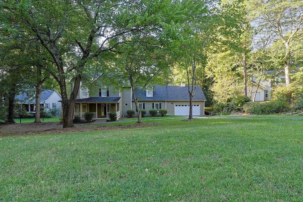 4 bedroom, 3 bathroom, 3,696 sq ft single family residence for sale at 125 Picketts Lake Drive, Acworth, GA 30101 — photo 8