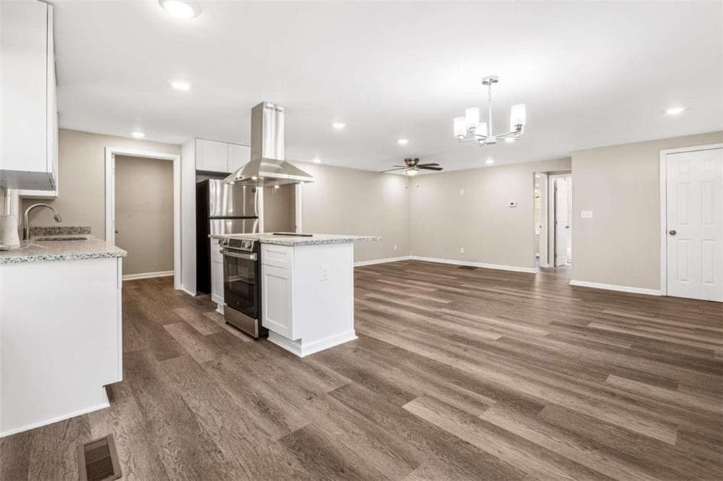 3 bedroom, 2 bathroom, 1,550 sq ft single family residence for sale at 2571 Elliott, Atlanta, GA 30318 — photo 5