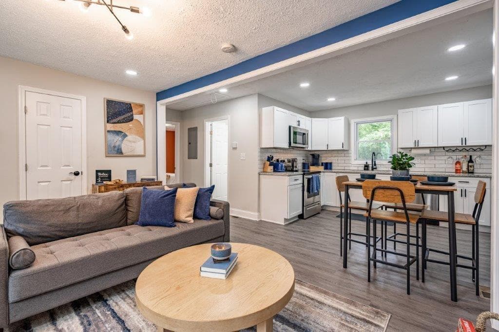 3 bedroom, 2 bathroom, 1,080 sq ft single family residence for sale at 831 Catherine Street, Forest Park, GA 30297 — photo 5