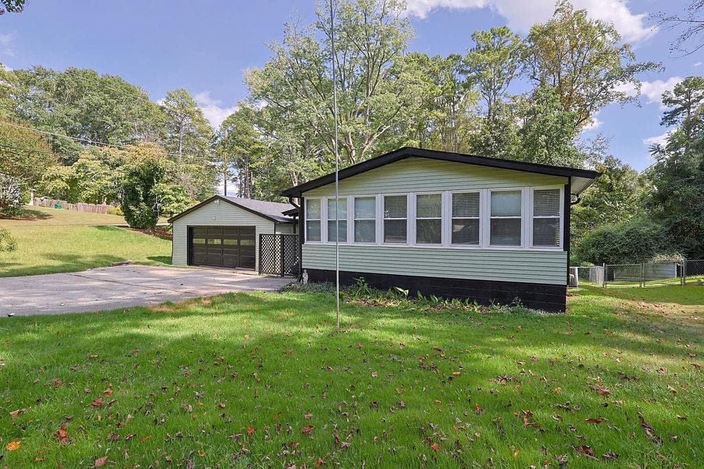2 bedroom, 2 bathroom, 2,960 sq ft single family residence for sale at 3029 Flamingo Drive, Decatur, GA 30033 — photo 2