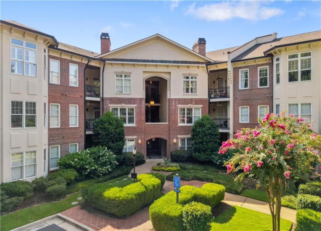 2 bedroom, 2 bathroom, 1,404 sq ft home for sale at 828 Highland Lane 2201, Atlanta, GA