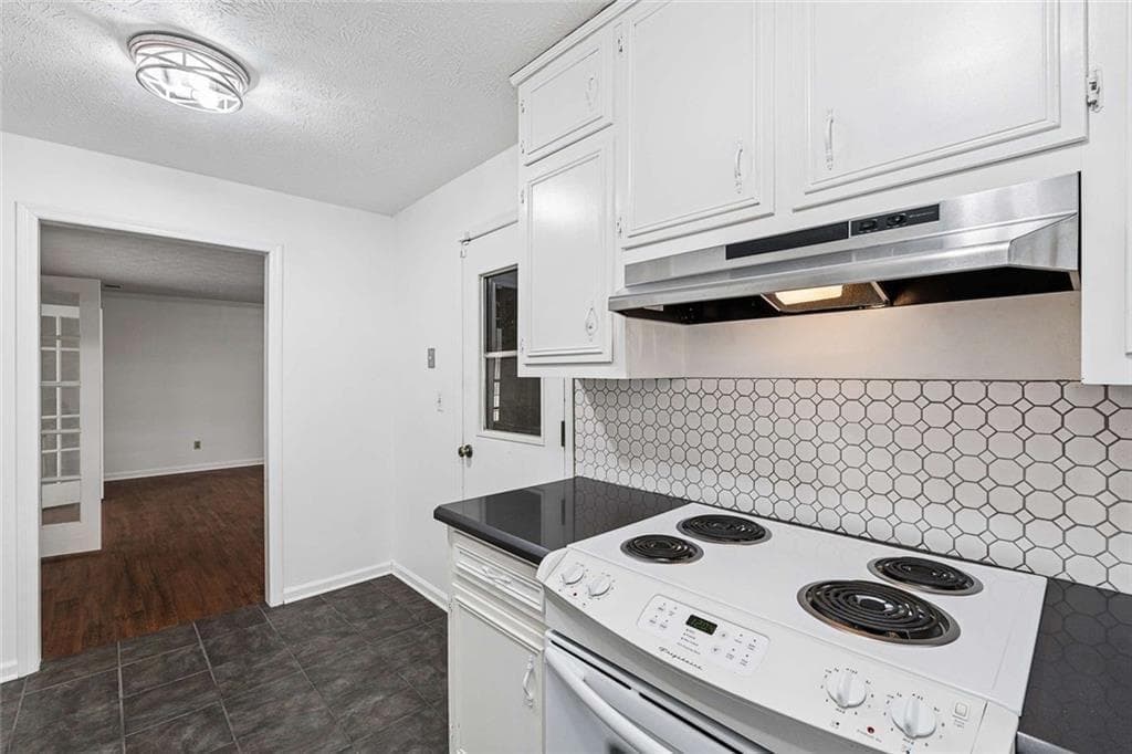 3 bedroom, 2 bathroom, 1,627 sq ft single family residence for sale at 750 Dunleith Court, Stone Mountain, GA 30083 — photo 2