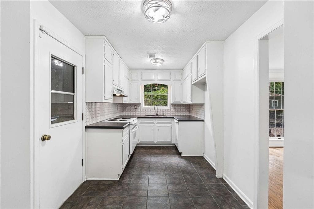3 bedroom, 2 bathroom, 1,627 sq ft single family residence for sale at 750 Dunleith Court, Stone Mountain, GA 30083 — photo 8