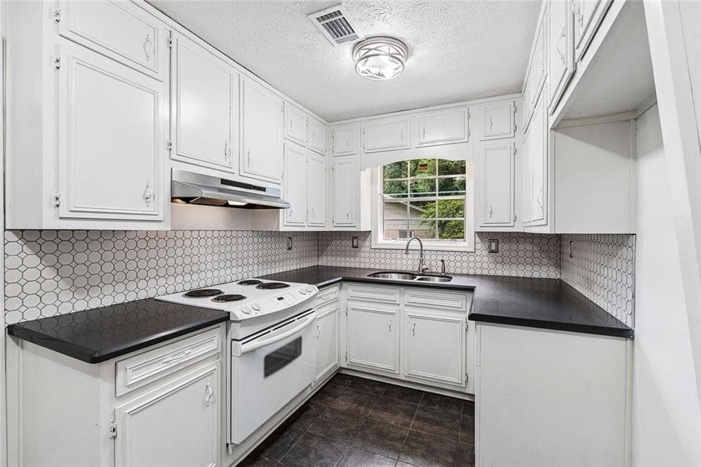3 bedroom, 2 bathroom, 1,627 sq ft single family residence for sale at 750 Dunleith Court, Stone Mountain, GA 30083 — photo 9