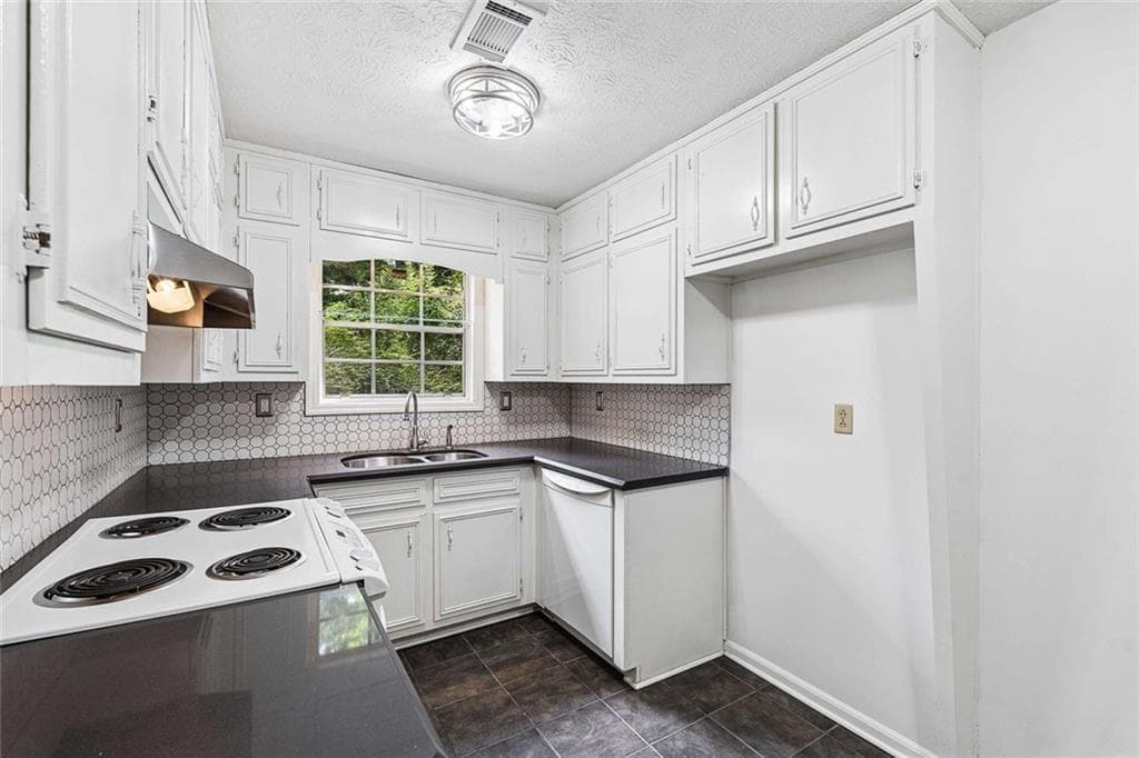 3 bedroom, 2 bathroom, 1,627 sq ft single family residence for sale at 750 Dunleith Court, Stone Mountain, GA 30083 — photo 10