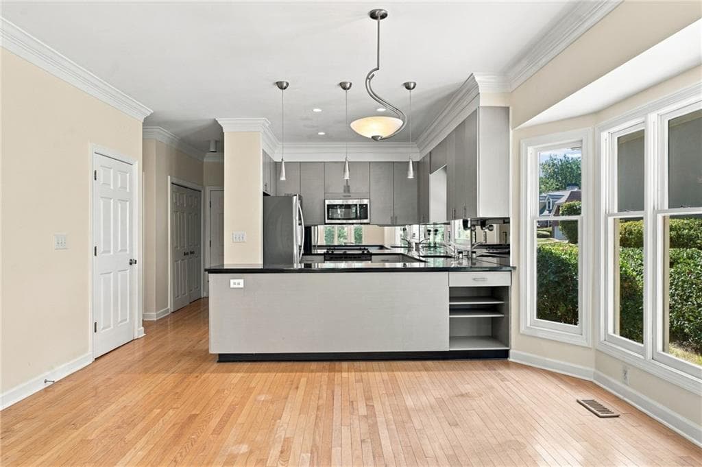 5 bedroom, 5 bathroom, 5,230 sq ft single family residence for sale at 26 Ridgemere Trace, Sandy Springs, GA 30328 — photo 10