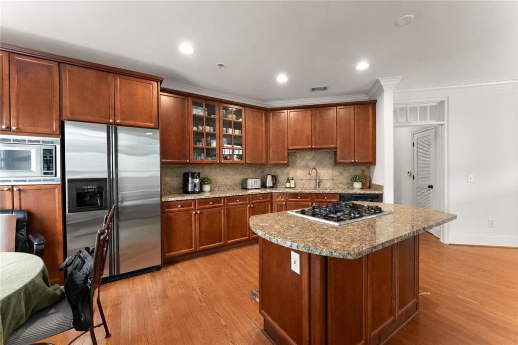 2 bedroom, 2 bathroom, 1,404 sq ft condominium for sale at 828 Highland Lane 2201, Atlanta, GA 30306 — photo 2