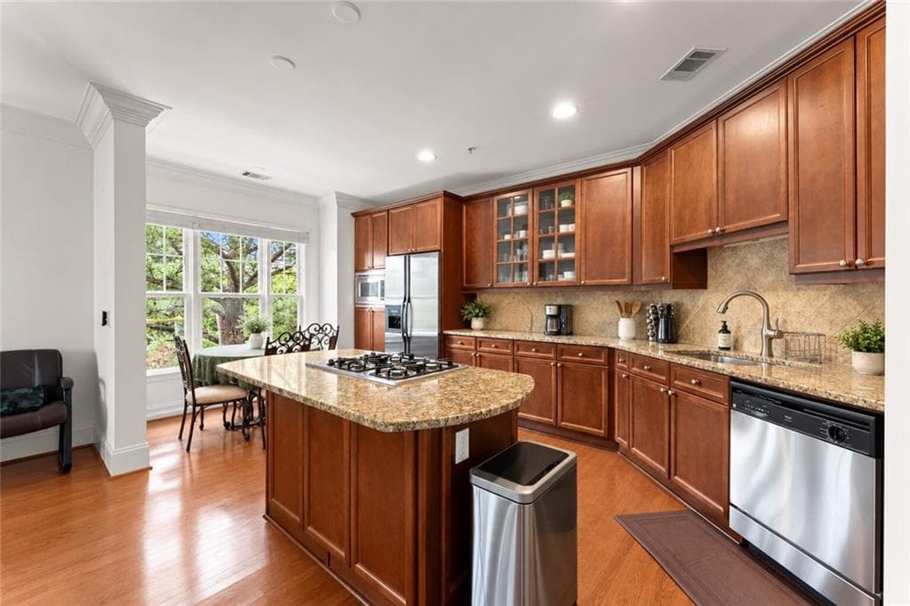 2 bedroom, 2 bathroom, 1,404 sq ft condominium for sale at 828 Highland Lane 2201, Atlanta, GA 30306 — photo 3
