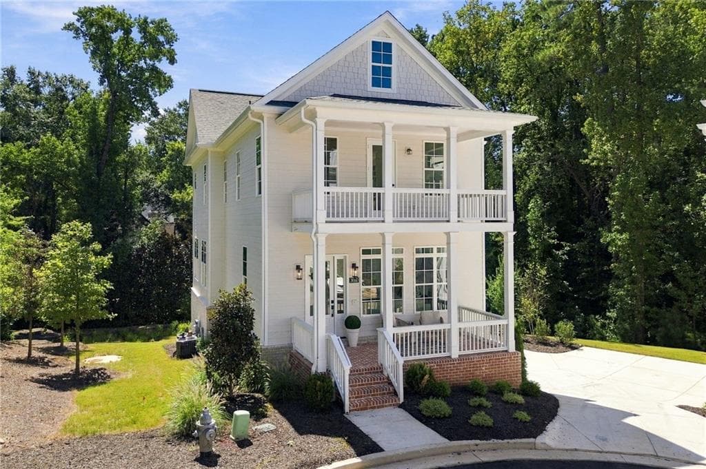 3 bedroom, 5 bathroom, 3,127 sq ft single family residence for sale at 3060 Kara Court, Roswell, GA 30076 — photo 2